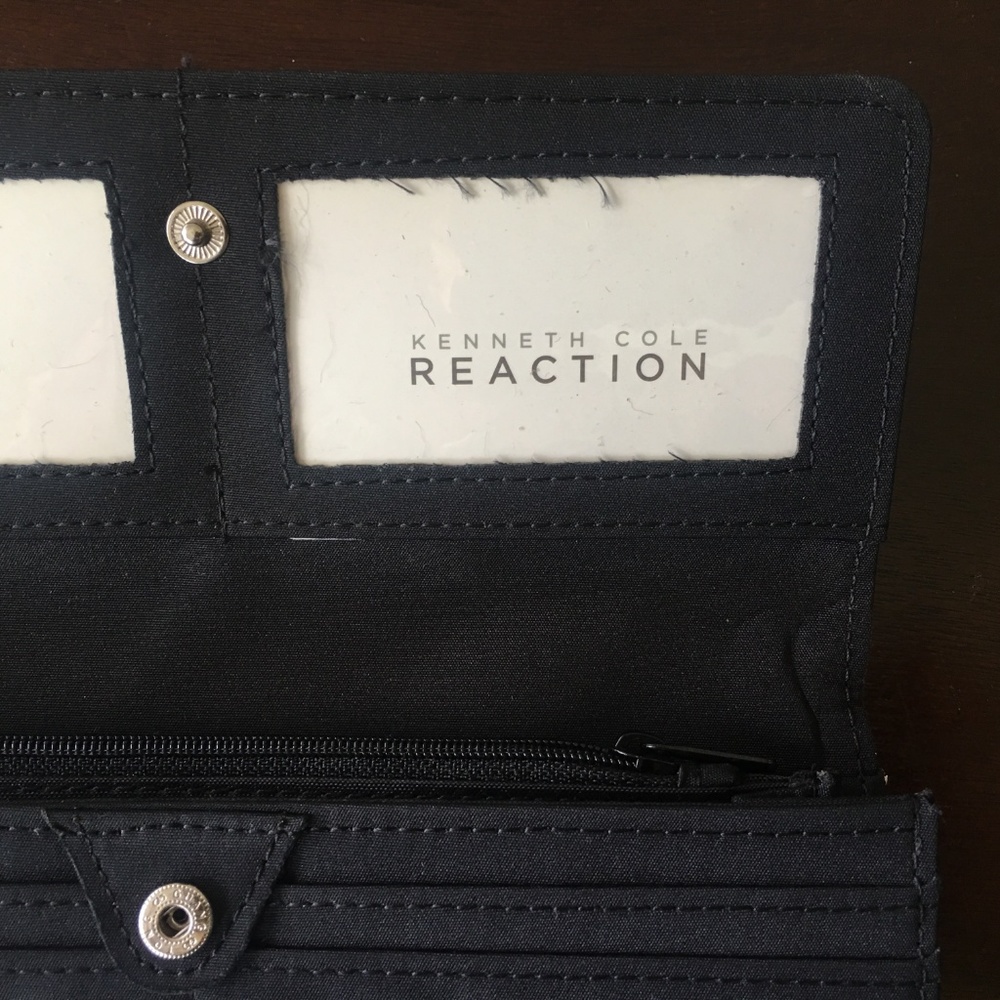 Kenneth Cole Reaction Wallet Envelope - Picture 6 of 8